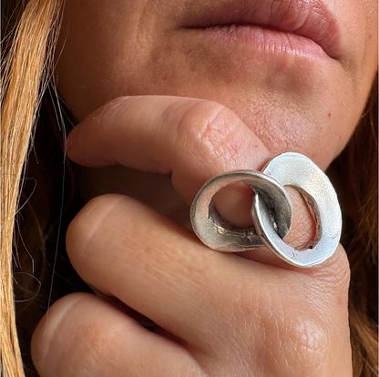 Interlocking Loop Brass Ring – Modern Sculptural Minimalist Statement Ring