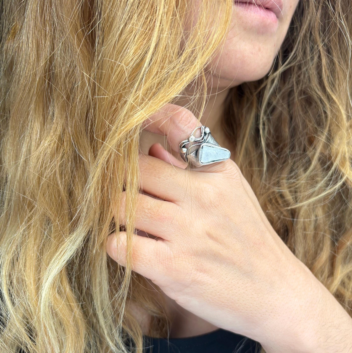 Sculptural Brass Ring – Bold Modern Art Design
