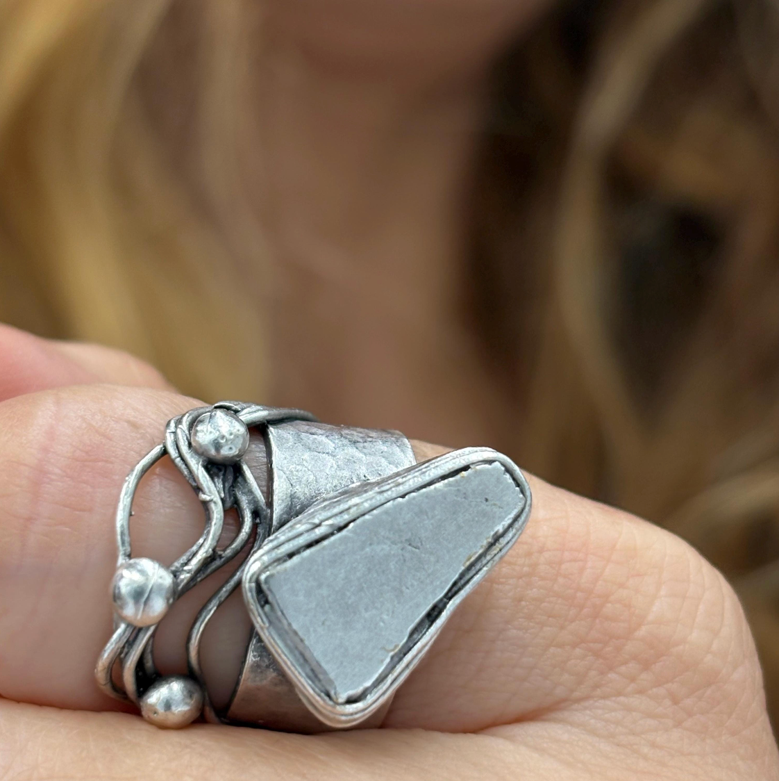 Sculptural Brass Ring – Bold Modern Art Design