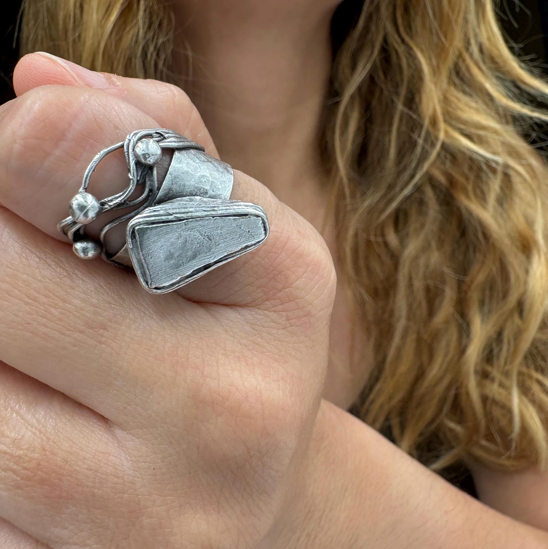 Sculptural Brass Ring – Bold Modern Art Design