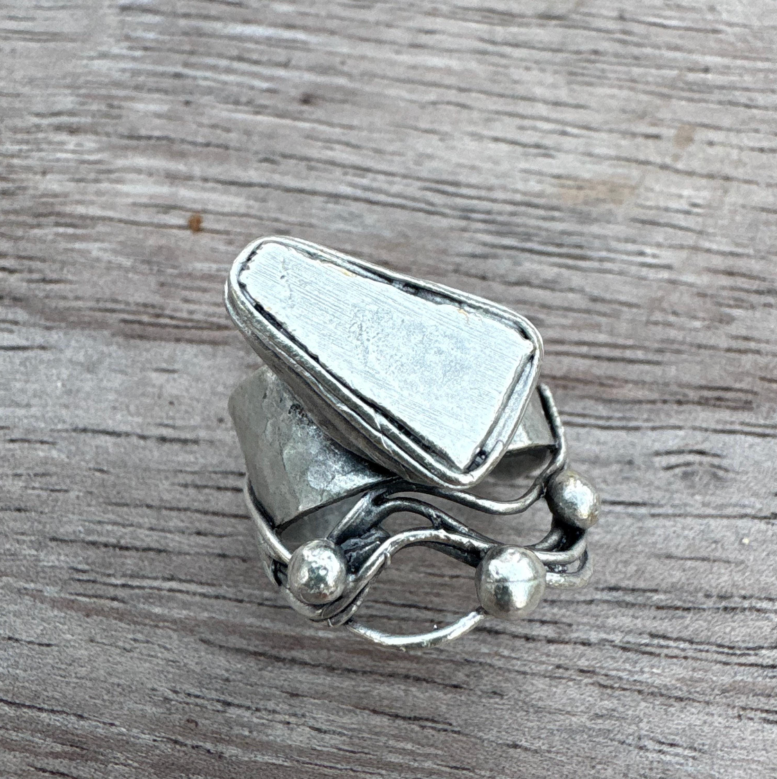 Sculptural Brass Ring – Bold Modern Art Design