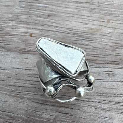 Sculptural Brass Ring – Bold Modern Art Design