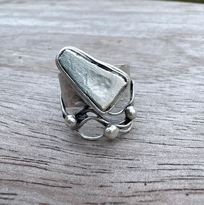 Sculptural Brass Ring – Bold Modern Art Design