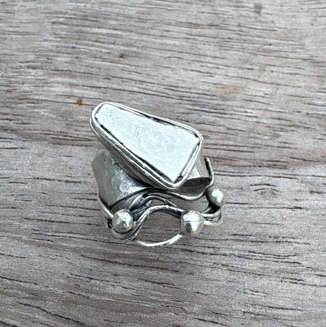 Sculptural Brass Ring – Bold Modern Art Design