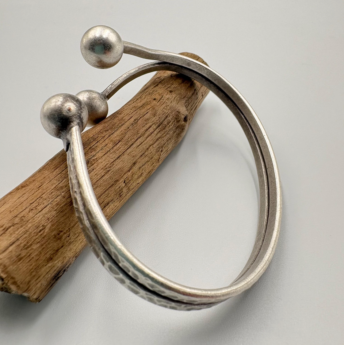Hammered Cuff Bracelet – Adjustable Minimalist Silver Bangle, Modern Unisex Gift for Her