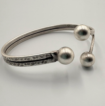 Hammered Cuff Bracelet – Adjustable Minimalist Silver Bangle, Modern Unisex Gift for Her