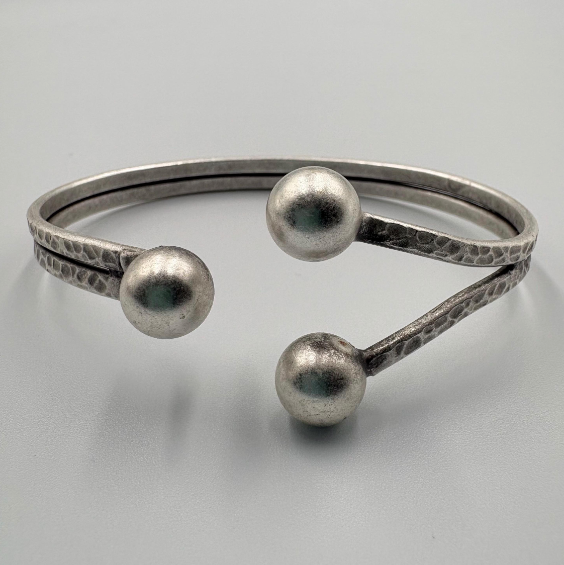 Hammered Cuff Bracelet – Adjustable Minimalist Silver Bangle, Modern Unisex Gift for Her