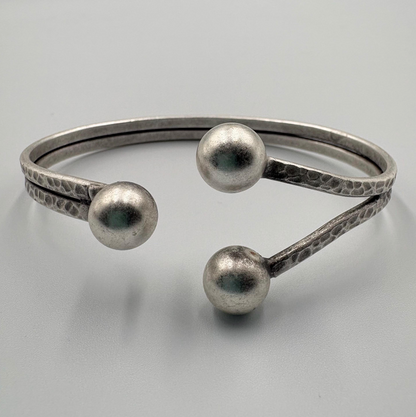 Hammered Cuff Bracelet – Adjustable Minimalist Silver Bangle, Modern Unisex Gift for Her