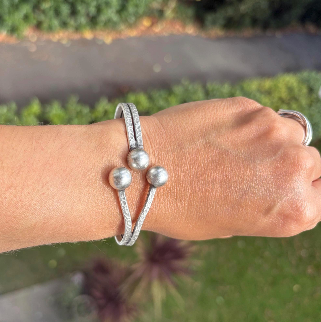 Hammered Cuff Bracelet – Adjustable Minimalist Silver Bangle, Modern Unisex Gift for Her