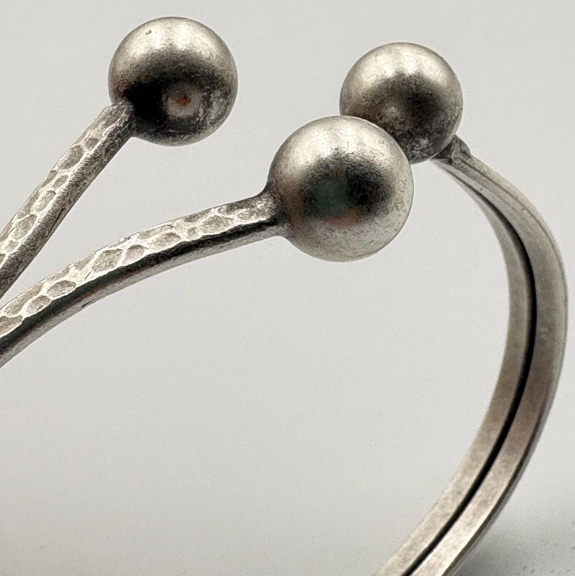 Hammered Cuff Bracelet – Adjustable Minimalist Silver Bangle, Modern Unisex Gift for Her